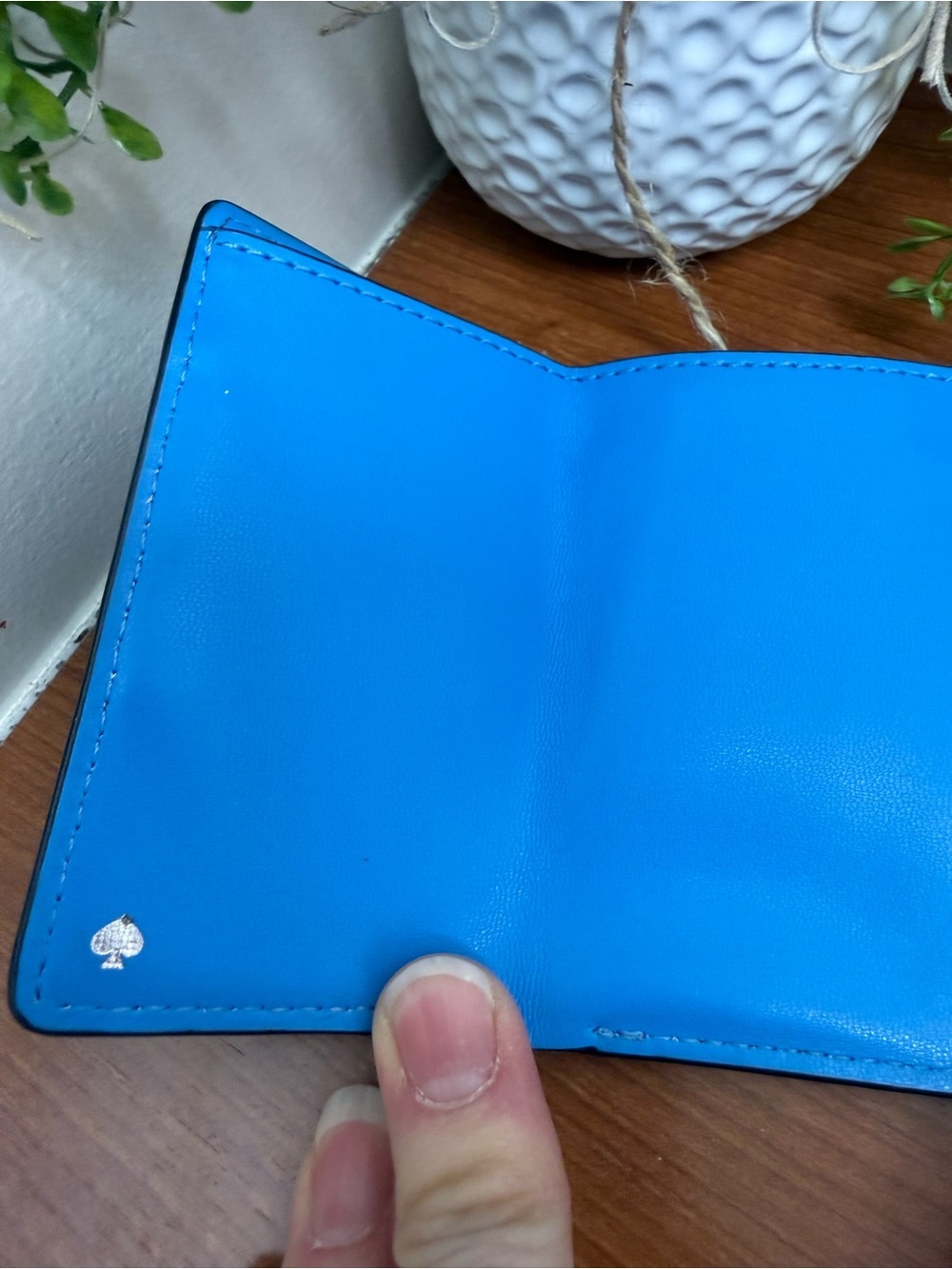 Kate Spade Cameron Monotone Micro Trifold Wallet Oceanside EUC - Picture 4 of 5